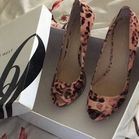 Size 6.5M Nine West pink & black mule New in box. - Picture 5 of 6